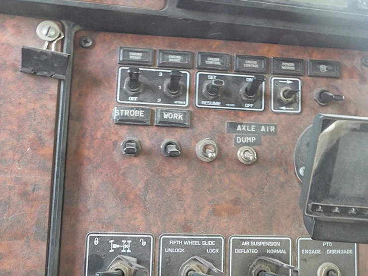 2006-kenworth-t800b-image-44