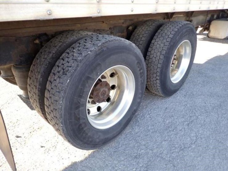 2014-freightliner-business-class-m2-106-image-59