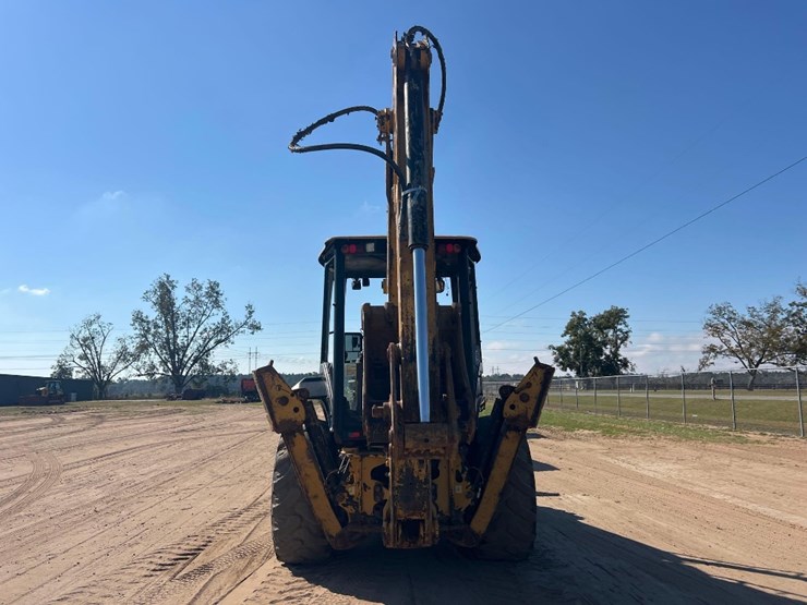 2015-caterpillar-415f2-image-3