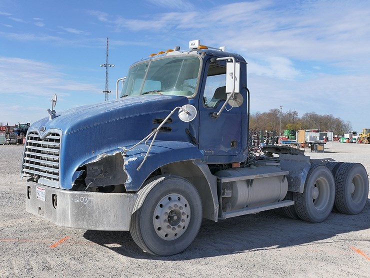 2004-mack-ch613-image-5