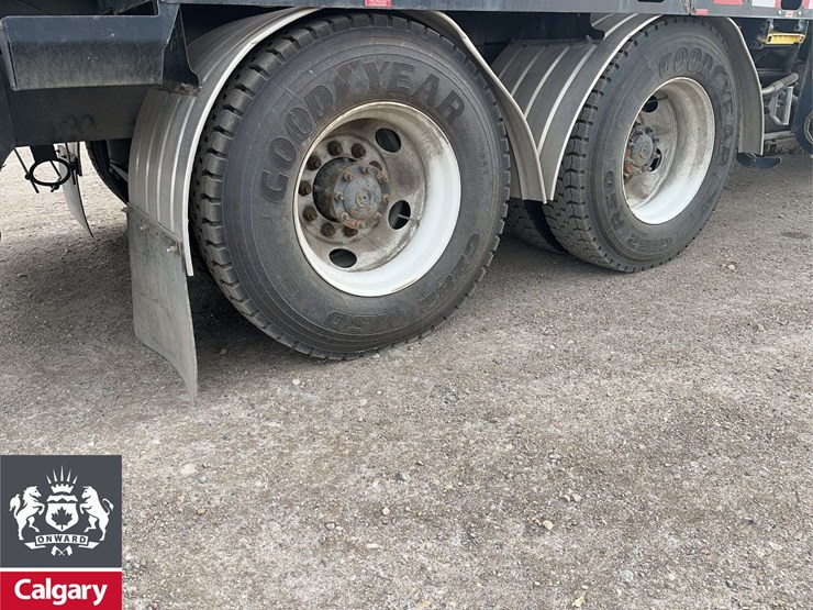 2019-freightliner-114sd-image-9