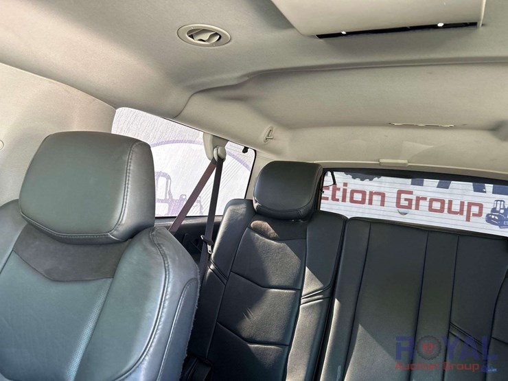 2015-cadillac-escalade-esv-image-26