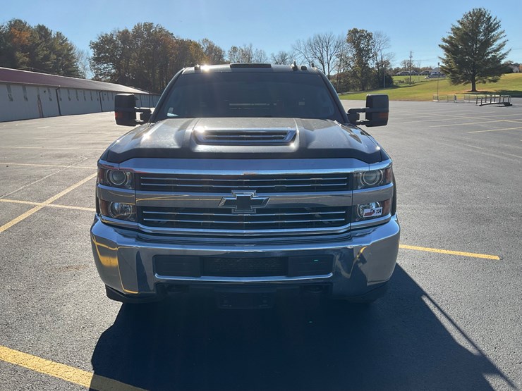 2017-chevrolet-silverado-image-2
