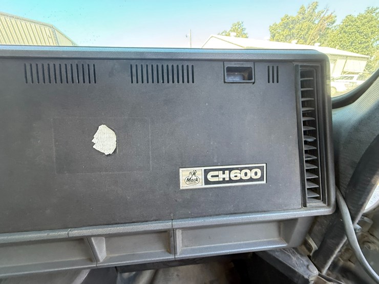 1995-mack-ch613-image-67