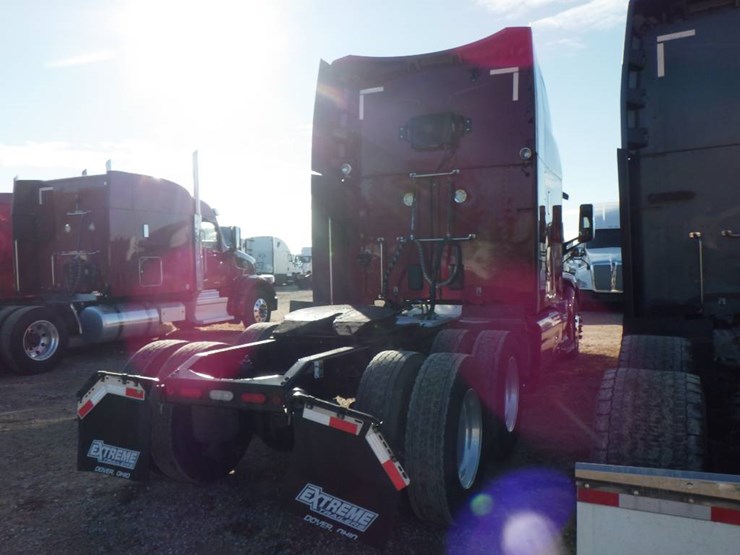 2022-peterbilt-579-image-11