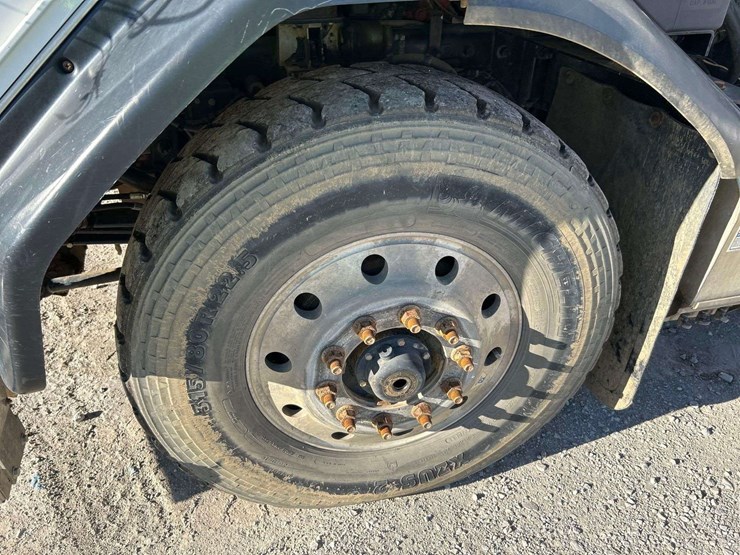 2019-peterbilt-520-image-22