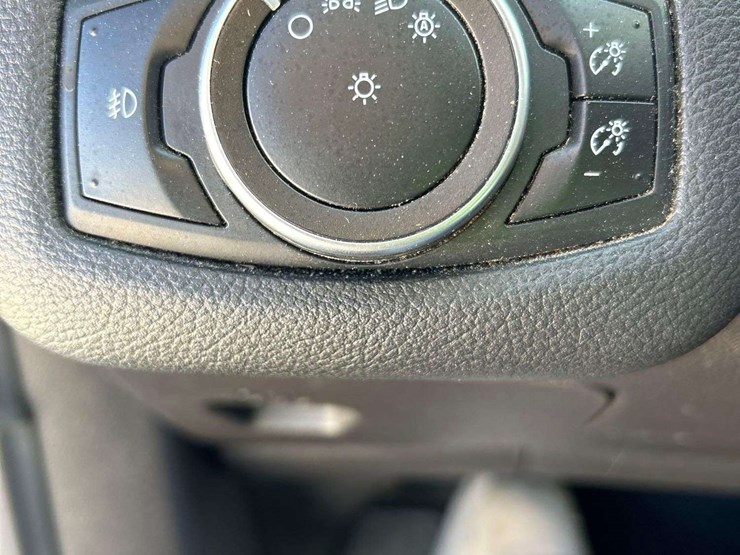 2015-ford-escape-se-image-16