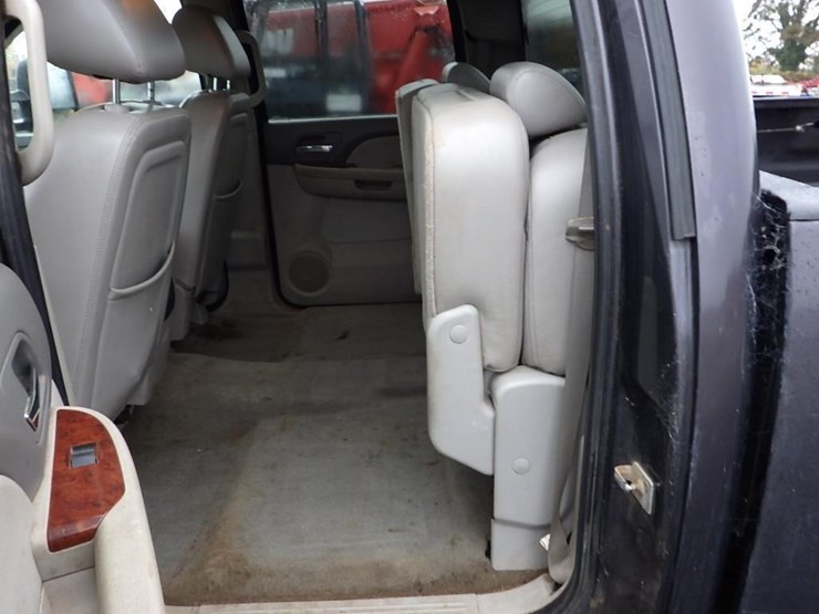 2011-gmc-2500hd-image-17