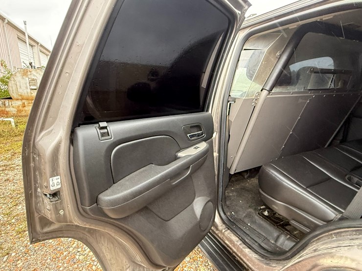 2014-chevrolet-tahoe-image-17