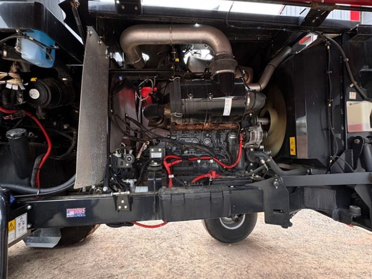 2023-case-ih-wd2505-swather-(mn1137)-image-6