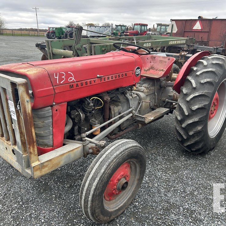 MASSEY-FERGUSON 135