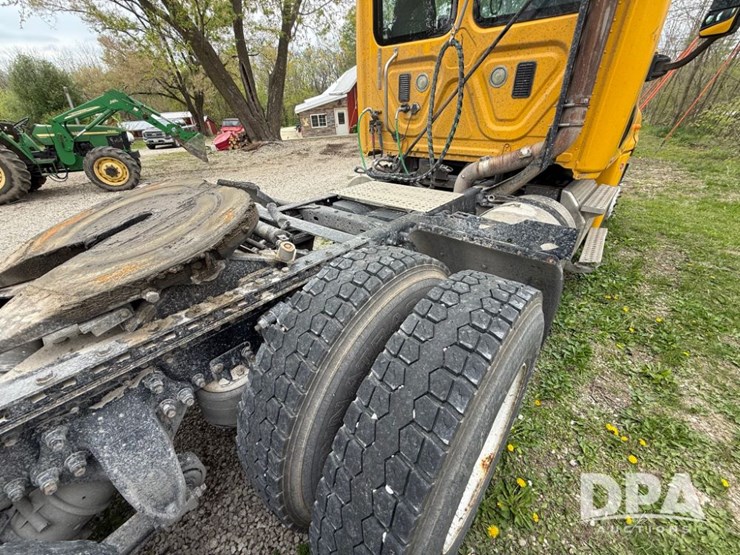 2012-freightliner-cascadia-truck-(lld1452)-image-12