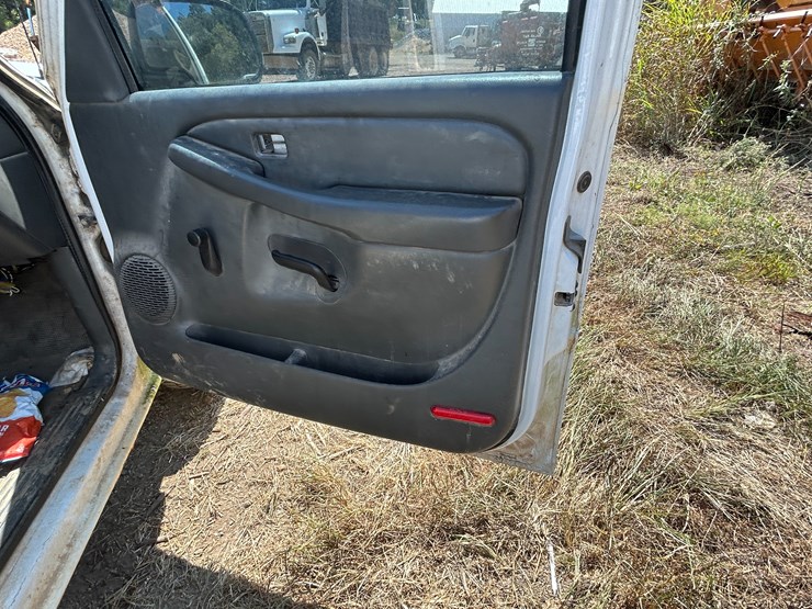 2007-chevrolet-silverado-image-24