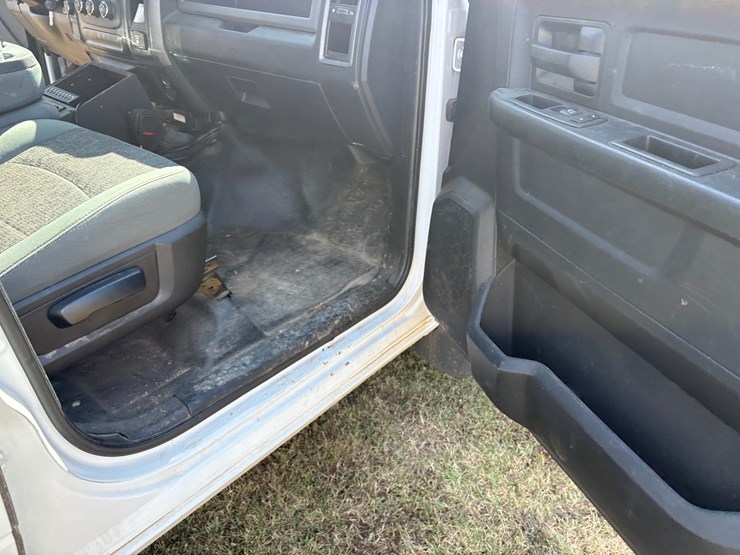 2017-dodge-1500-image-25