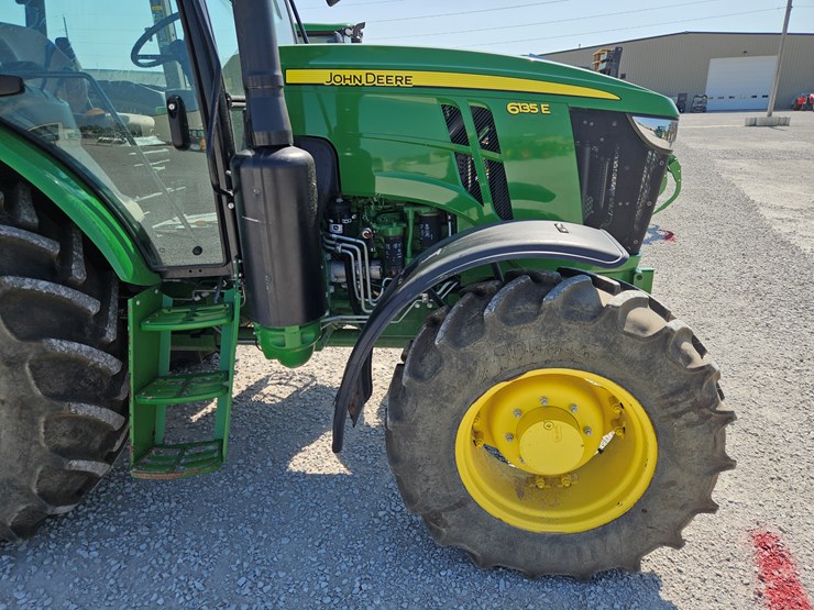 2021-john-deere-6135e-image-17