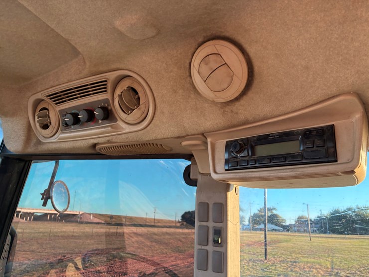 2017-john-deere-6115d-image-18