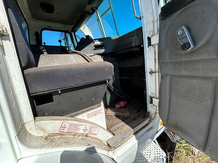 #22560-•-inop-2004-auto-car-t/a-daycab-garbage-truck-5vcdc6ce54h200305-image-38