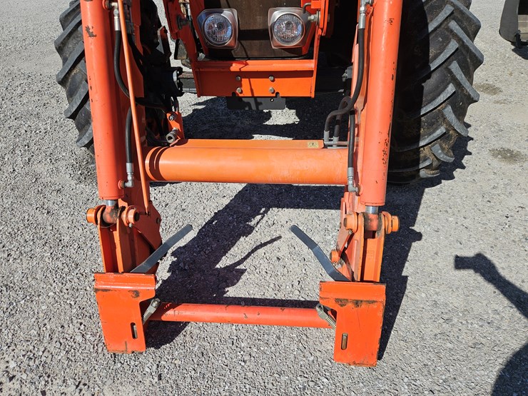 2013-kubota-m135gx-image-3