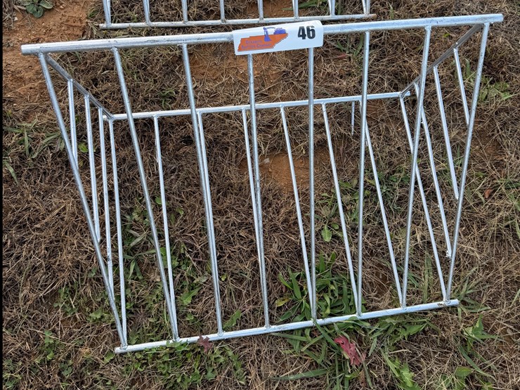 #46-•-hanging-hay-manger-w/-hooks-image-1