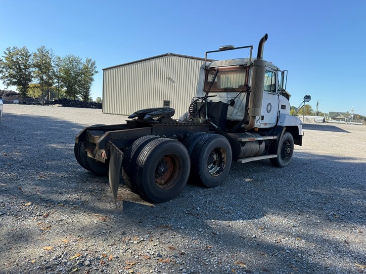 1995-mack-ch613-image-4