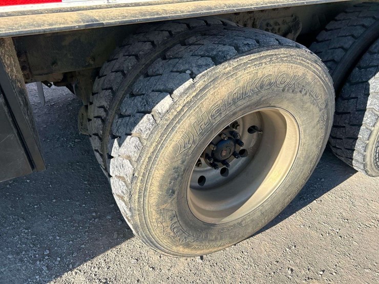 2019-peterbilt-520-image-23