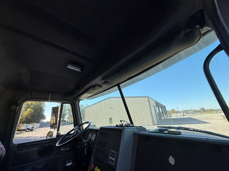 1995-mack-ch613-image-63