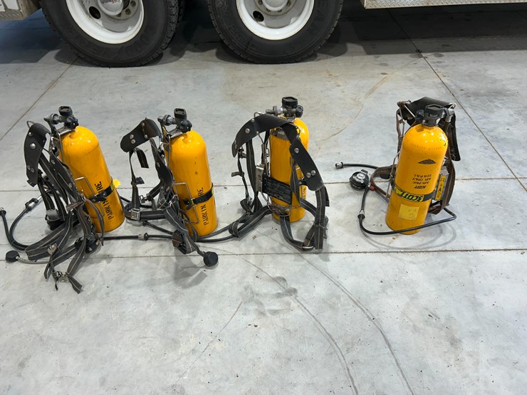 #22569-•-lot-of-(6)-scott-air-packs-image-1