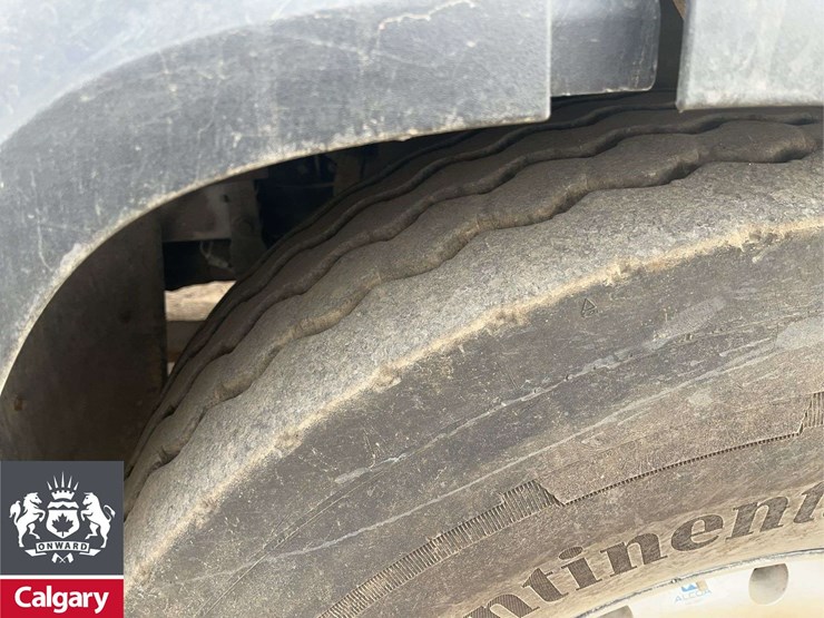 2019-freightliner-114sd-image-10