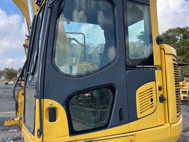 komatsu-pc138us-lc-image-25