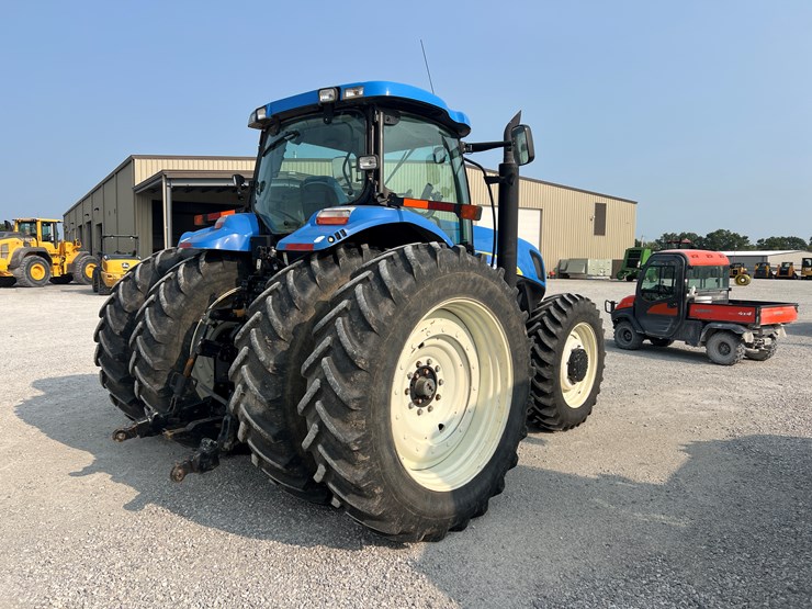 2010-new-holland-t7060-image-5