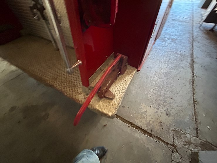 #22556-•-howe-load-star-1800-s/a-daycab-fire-truck-d0532ghb25589-image-20