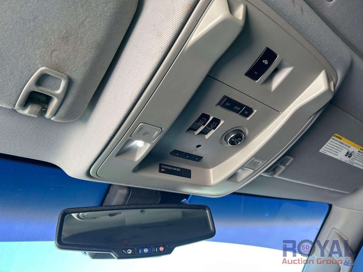 2015-cadillac-escalade-esv-image-20