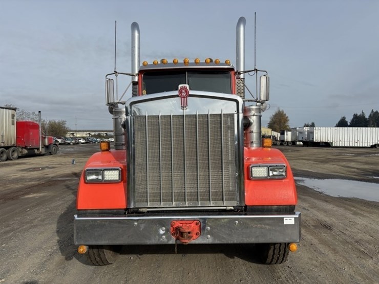 2016-kenworth-w900-image-8