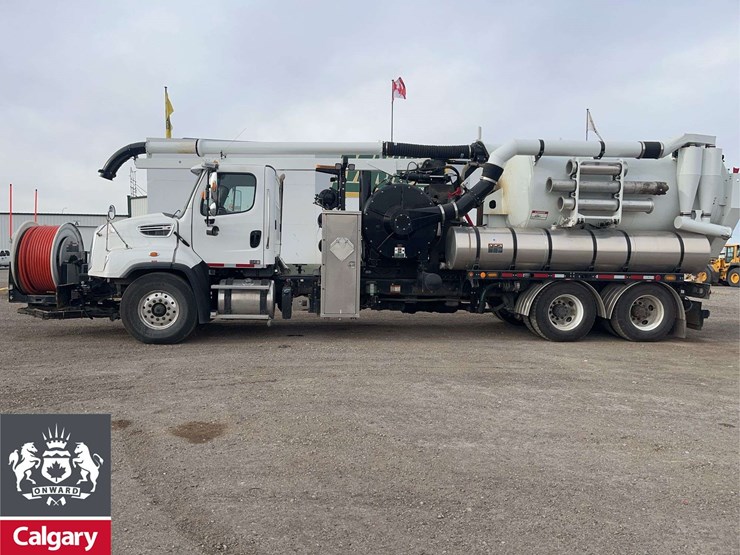 2019-freightliner-114sd-image-2