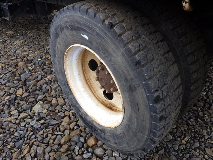 2000-ford-f650-image-12