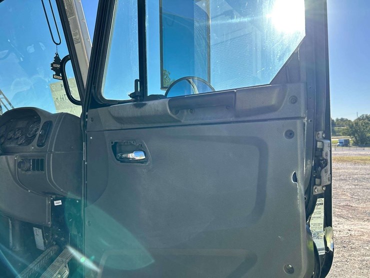 2019-peterbilt-520-image-9