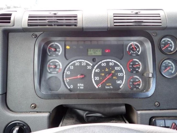 2010-freightliner-cascadia-t/a-hiway-tractor---day-image-15