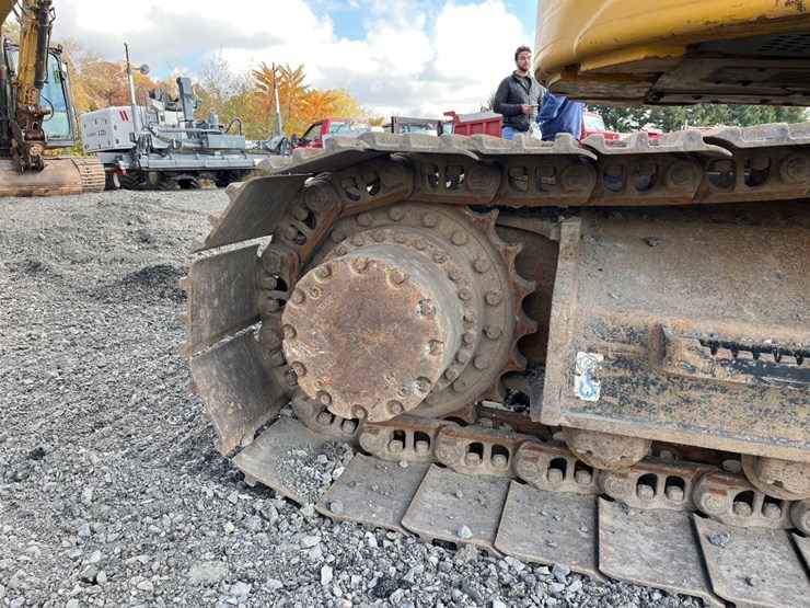 deere-245g-lc-image-15