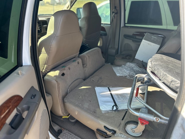 2000-ford-excursion-image-17