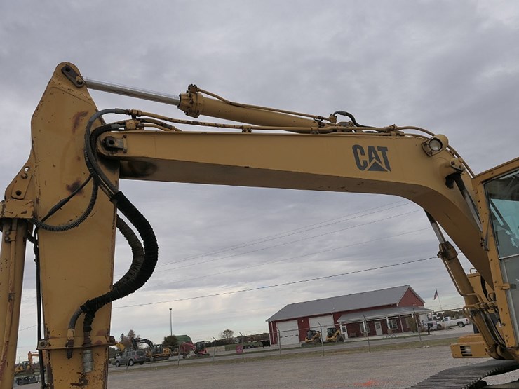 caterpillar-215d-image-12