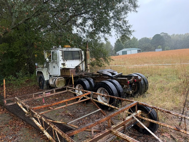 #22576-•-inop-1987-mack-r600k-t/a-single-cab-truck-tractor-vin:-1m3n231k8ht004087-image-4