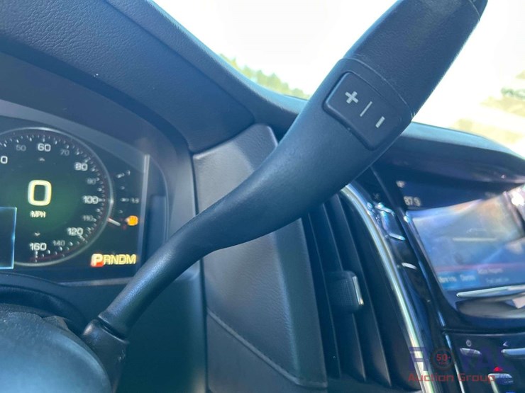 2015-cadillac-escalade-esv-image-17