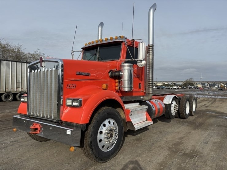 2016-kenworth-w900-image-1