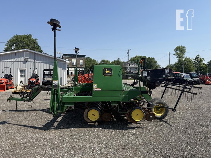 1993-john-deere-750-image-2