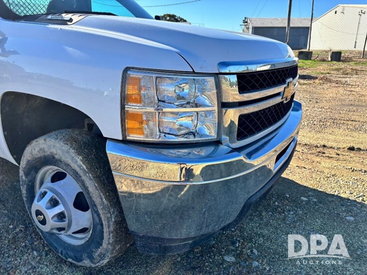 2013-chevrolet-3500hd-image-46