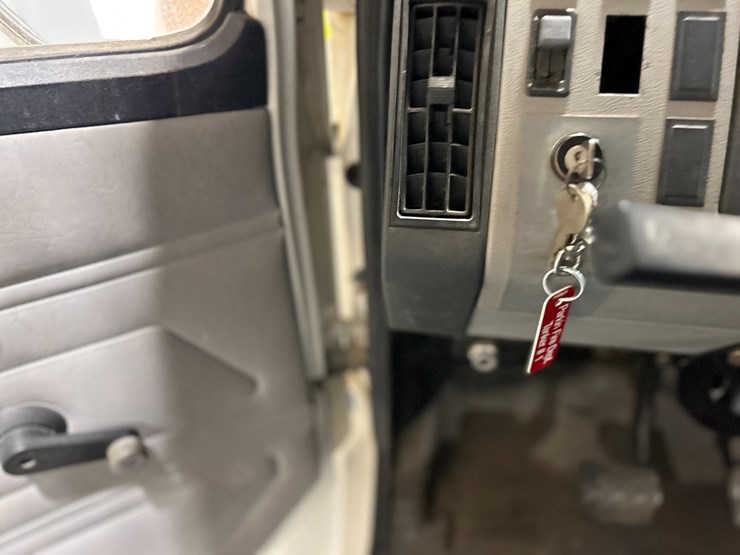 1993-freightliner-fl80-image-75