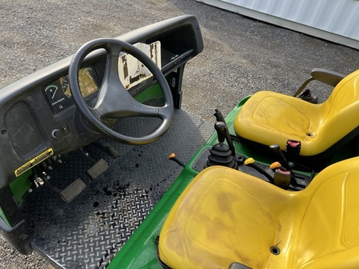 2019-john-deere-gator-image-21