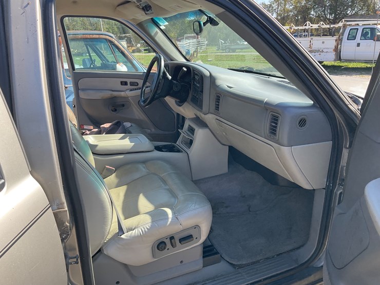 2000-chevrolet-suburban-image-13