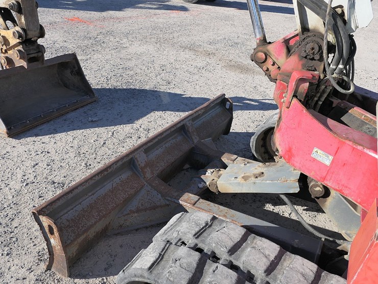 takeuchi-tb153-image-12