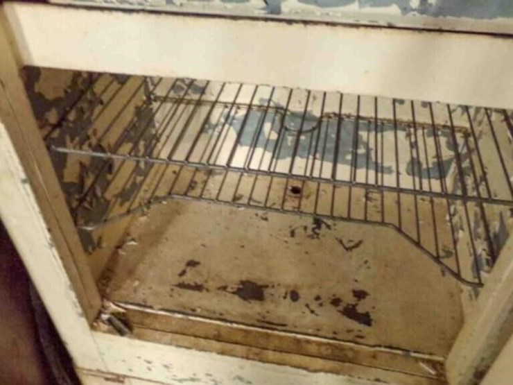 vintage-ice-box---no-brand-visible-image-1